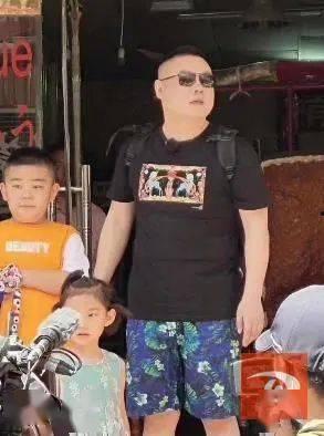 明星网红被粉丝围观,粉丝围观热潮涌动