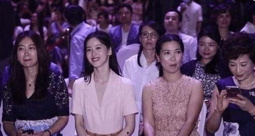 明星网红演戏同框,演绎跨界合作新篇章