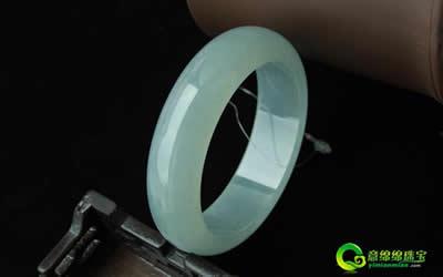 明星网红戴手镯翡翠,尽显东方韵味