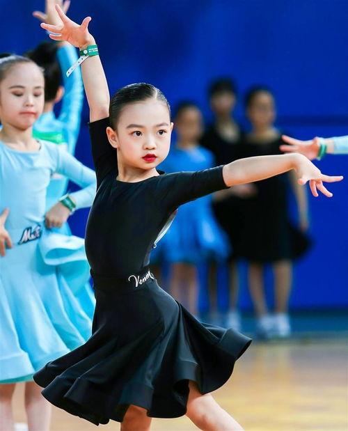 呆瓜小匪热门舞蹈,解锁潮流舞蹈新风尚