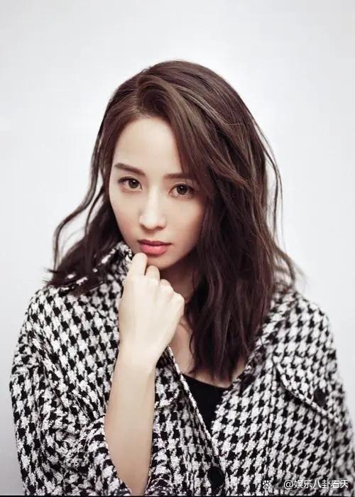 殷氏女明星网红,网红之路的璀璨星光”