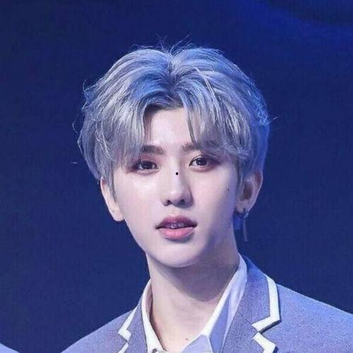 薛之谦明星网红,从歌手到网红，音乐与人气双丰收的跨界传奇